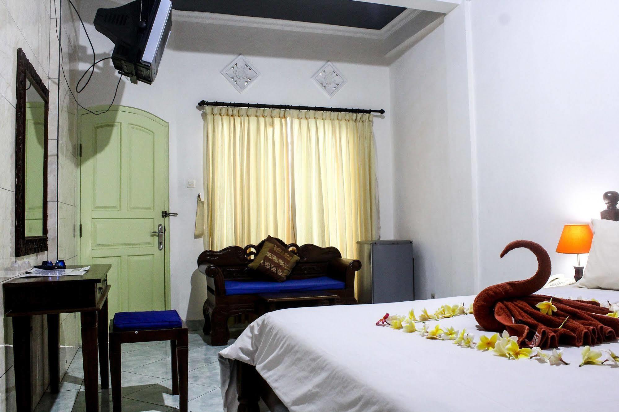 Balita Beach Inn Kuta Kuta Lombok Exteriör bild