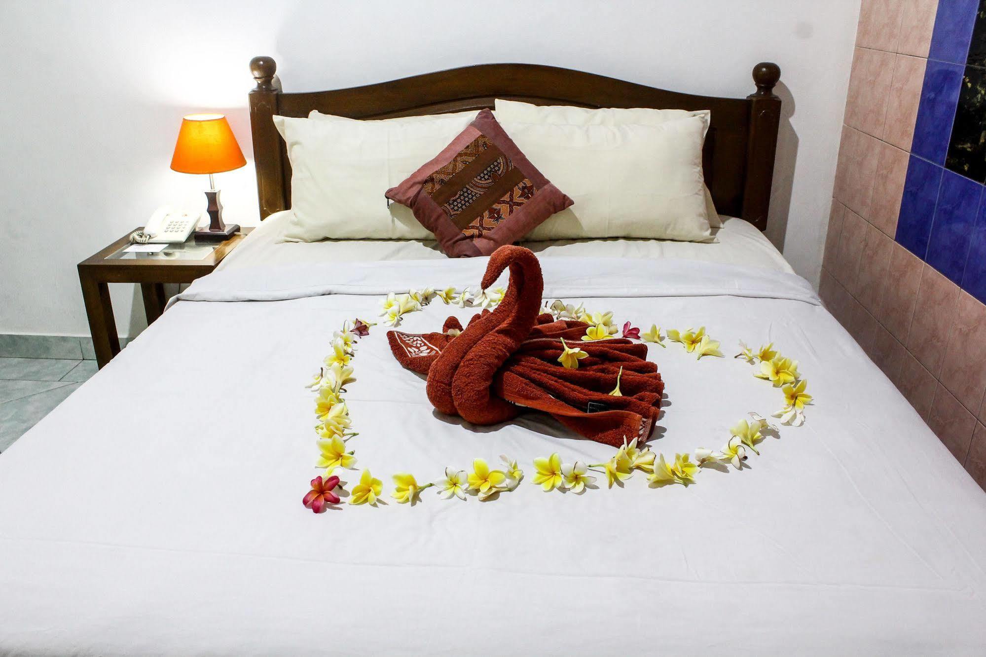 Balita Beach Inn Kuta Kuta Lombok Exteriör bild